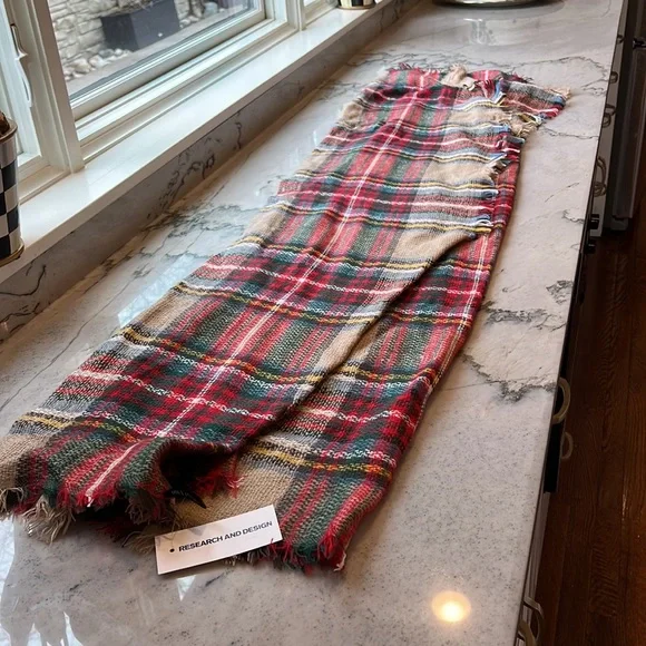 NWT Plaid Blanket Scarf - Picture 3 of 3